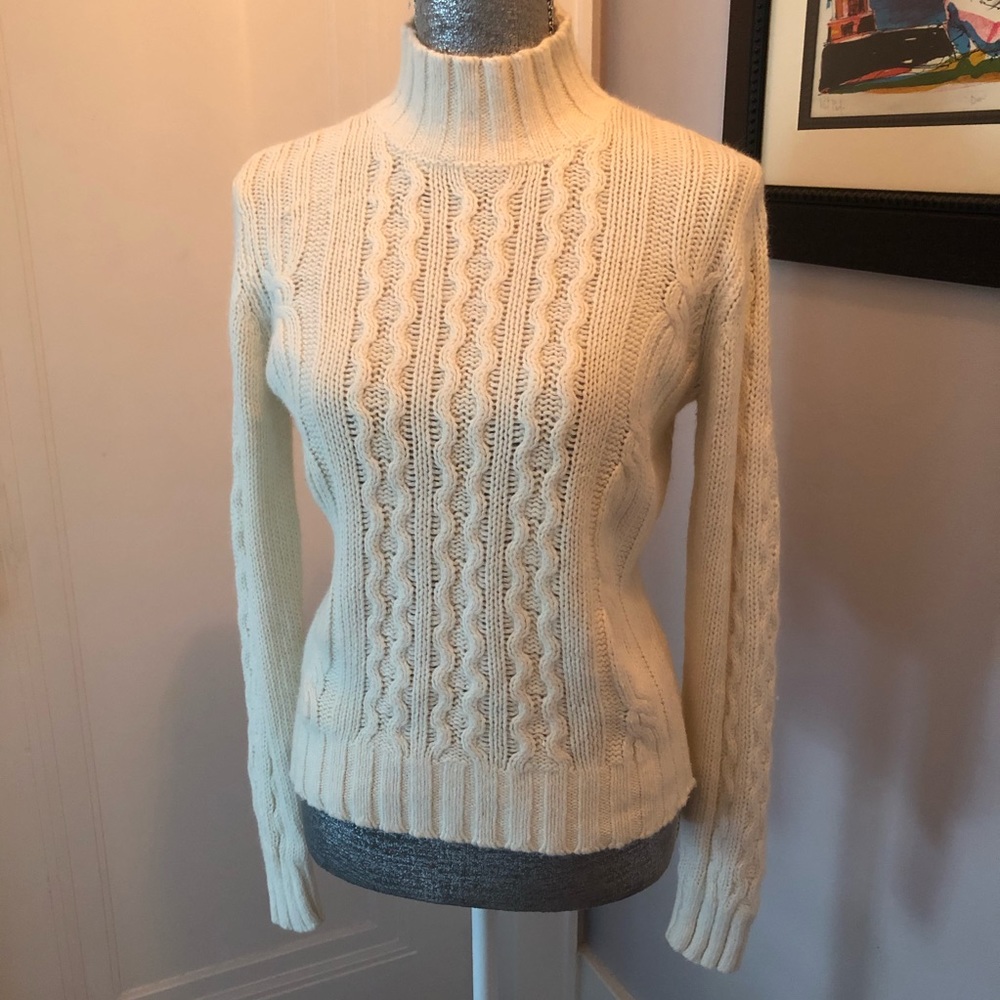 Ann Taylor Winter White Sweater. Size M